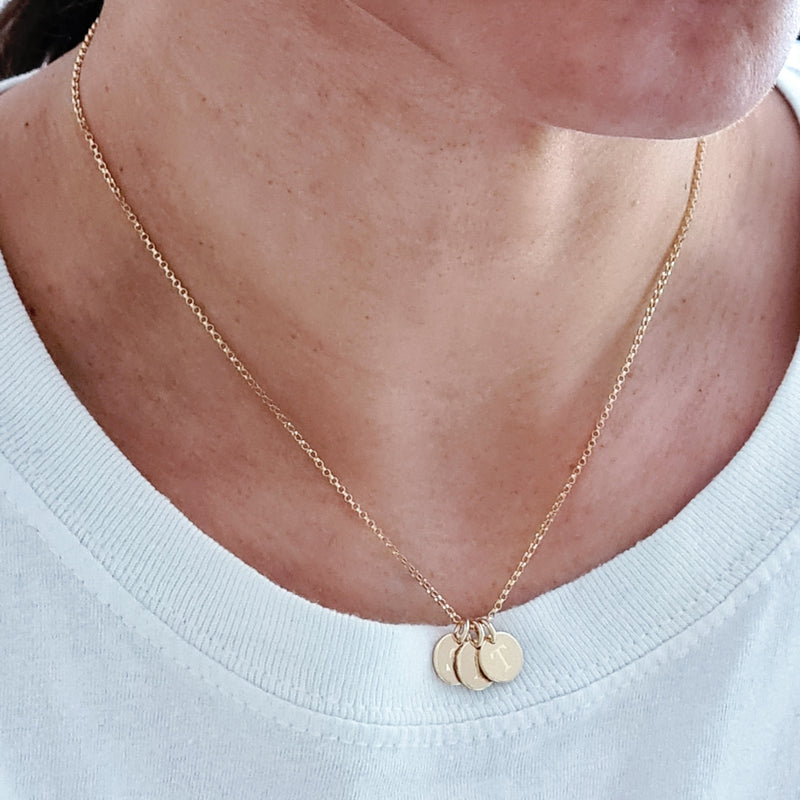 THE LUXURY TRIO DISC ENGRAVED NECKLACE