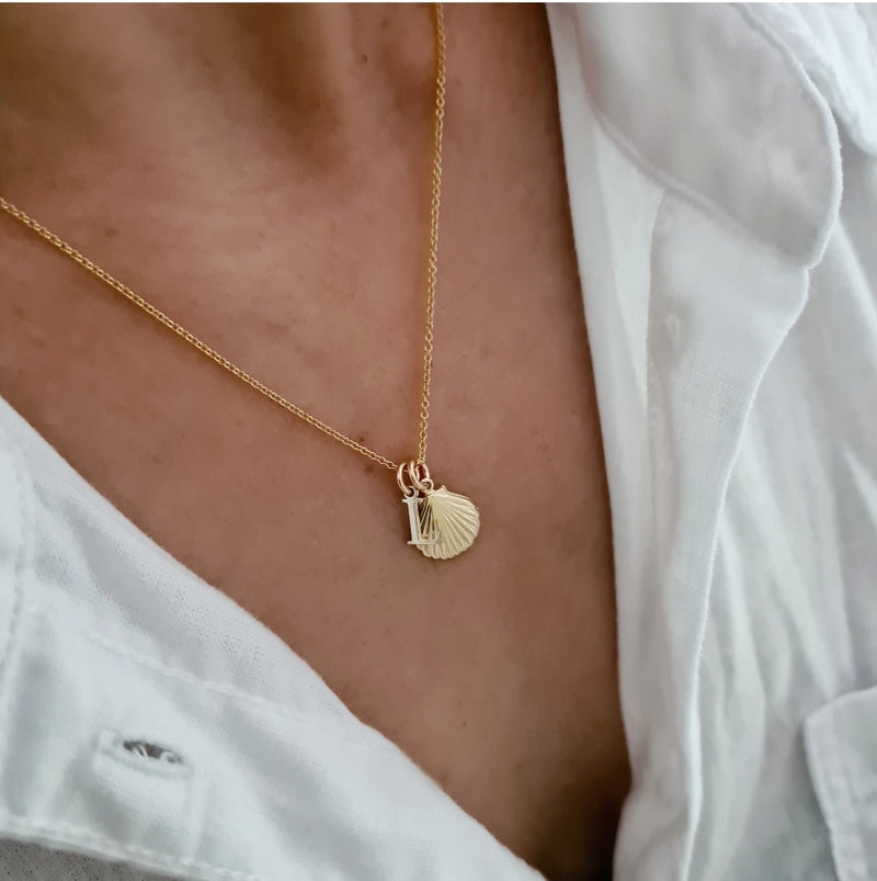 THE LUXURY SHELL &  INITIAL NECKLACE